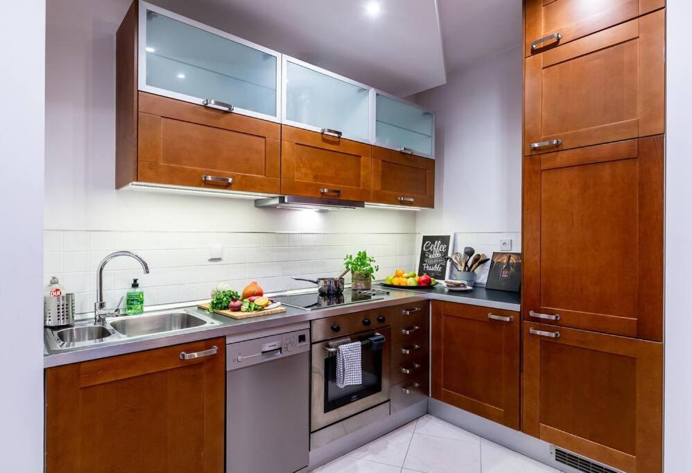 Elegant And Cozy In The Amazing Part Of Downtown Varsovia