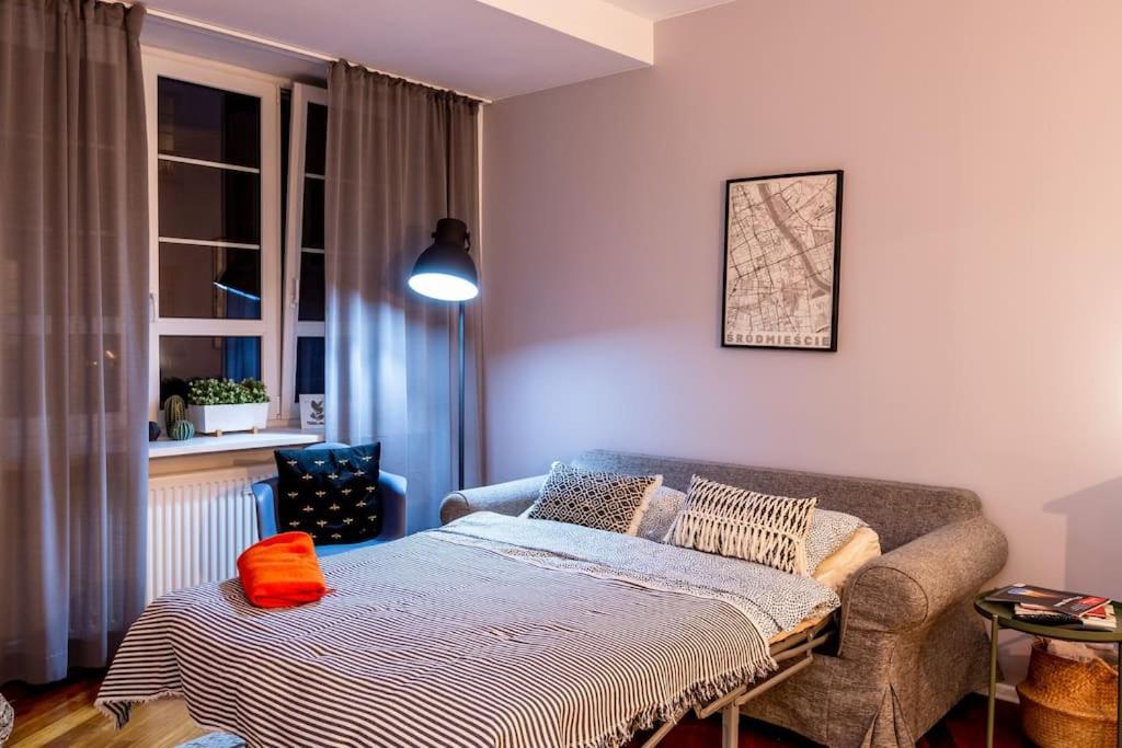Elegant And Cozy In The Amazing Part Of Downtown Varsovia
